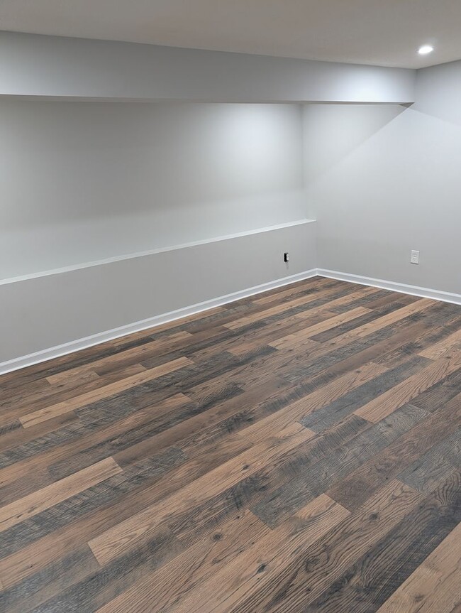 Building Photo - 619 W Kings Hwy