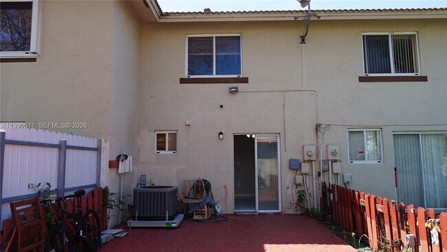 Building Photo - 331 NW 82nd Ave