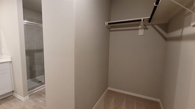 Building Photo - 526 Dalloway St