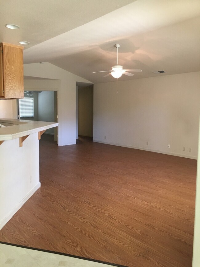 Building Photo - 3 Bedroom Chico Home with 3 Car Garage!