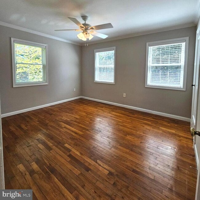 Building Photo - 2214 Arlington Terrace