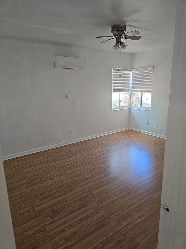 Building Photo - 2 bedroom for rent near Kenwood/St. Pete!