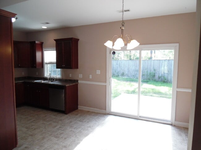 Building Photo - 3 BR 2 BA Highlands at Queen Creek home!