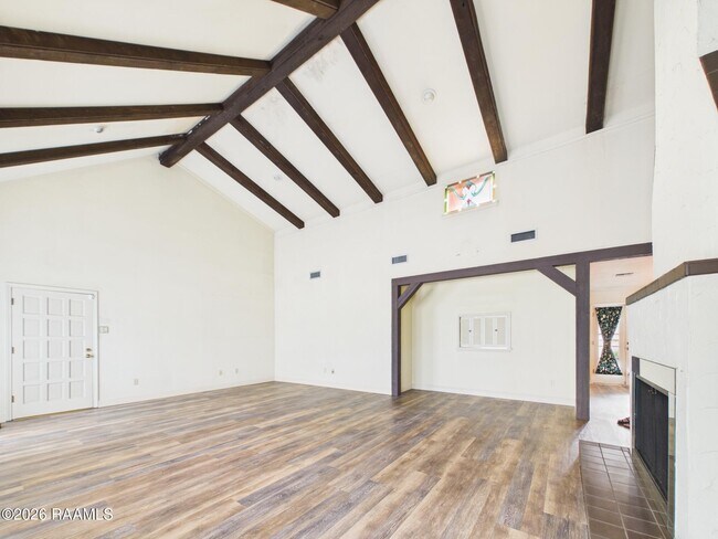 Building Photo - 100 Oak Coulee Dr