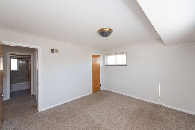 Building Photo - 3071 Neisel Ave