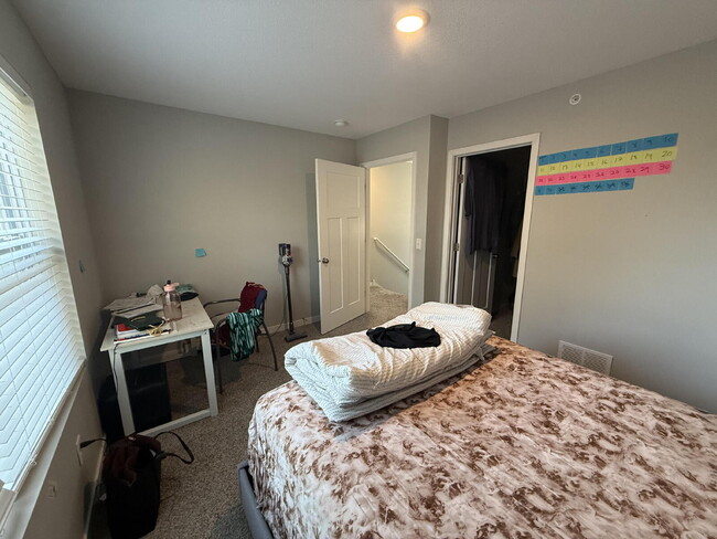 Building Photo - Prime Location Giant four-bed two-bath off Greenway in Longfellow!