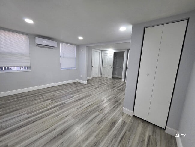 Building Photo - 1100 Beverly Ave NW