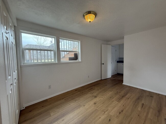 Building Photo - 777 W 10th Ave