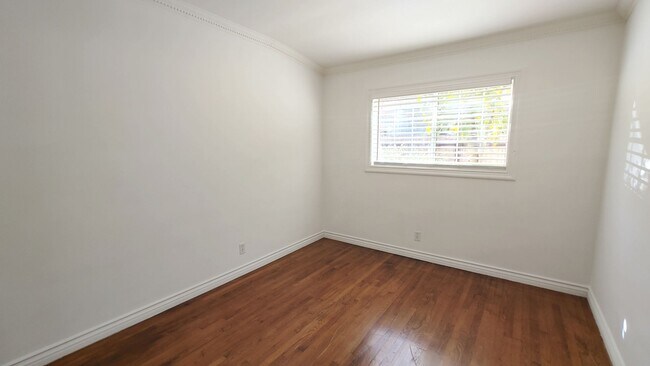 Building Photo - 1405 Ocean Park Blvd