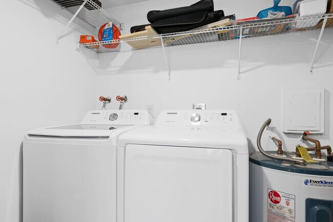 Building Photo - 1100 SE 5th Ct