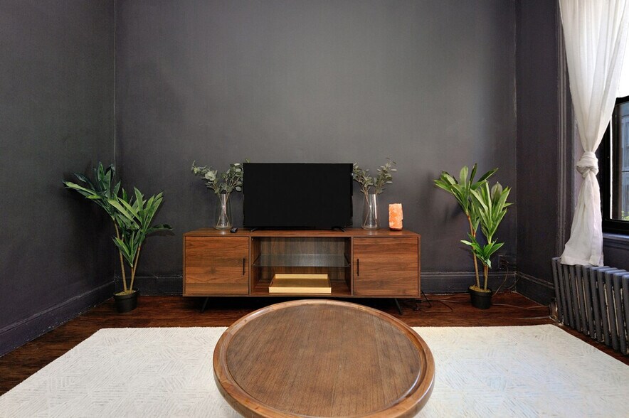 Building Photo - 1130 2nd Ave