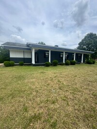 Building Photo - 208 N Rosewood Dr