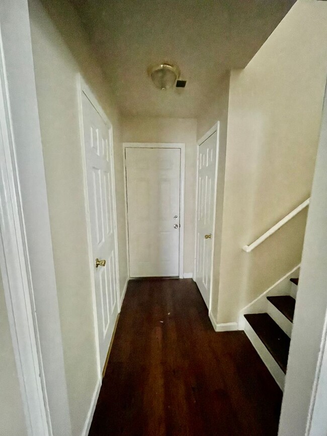 Building Photo - Must see 4 bedroom 2.5 bath townhouse with...