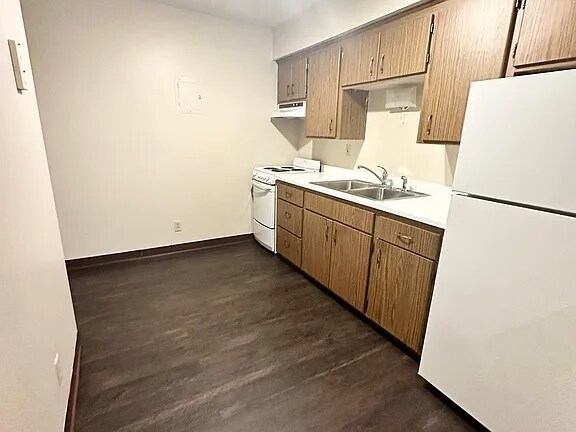 Building Photo - 1321 Division St