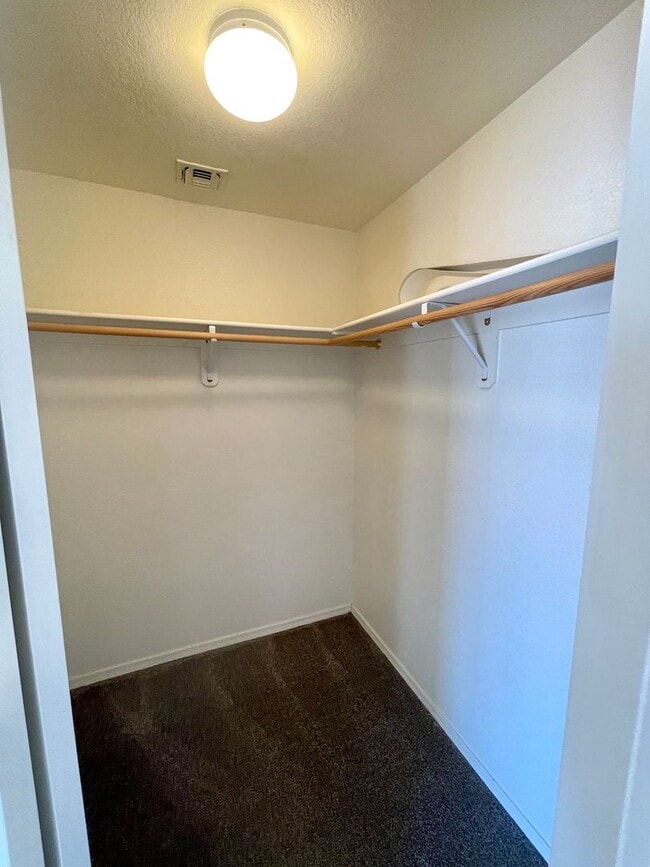 Building Photo - Cute 3 Bedroom Desert Lakes Golf Course Co...