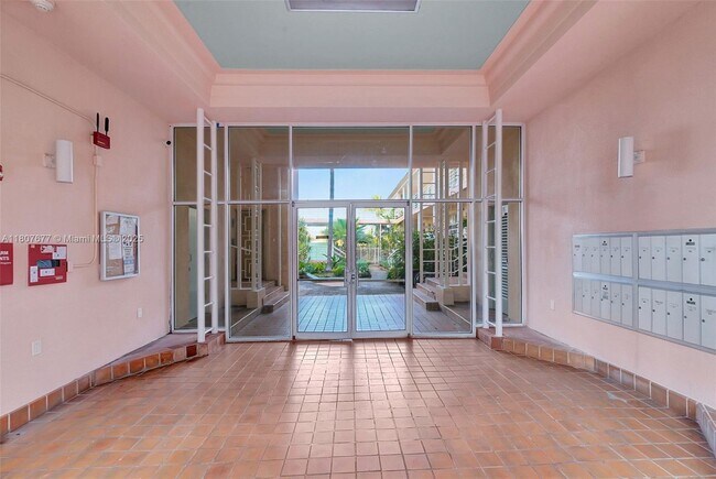 Building Photo - 6881 Bay Dr