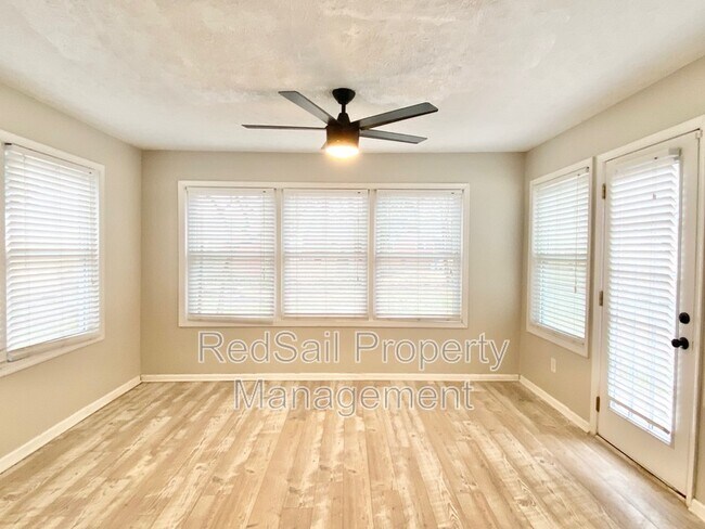 Building Photo - 107 Opal Dr