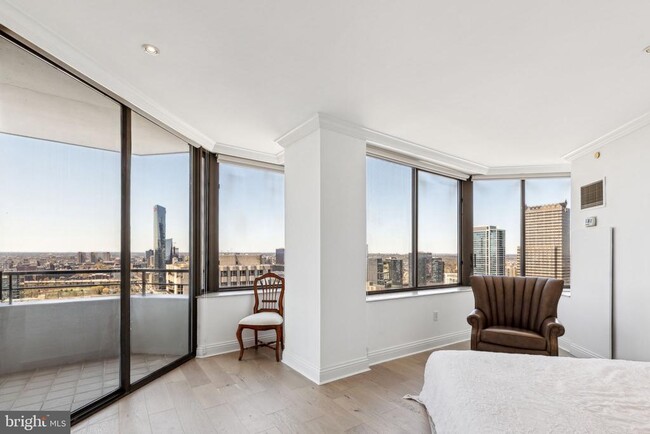 Building Photo - 202-10 W Rittenhouse Square