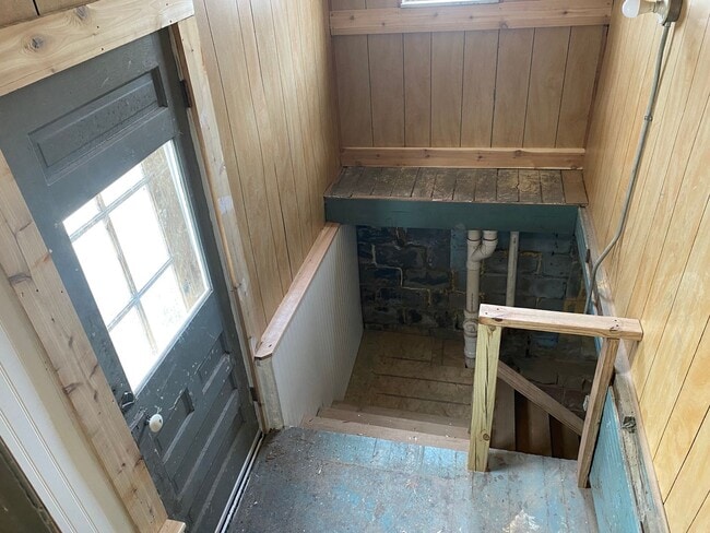 Building Photo - 2 Bedroom Bungalow Near Downtown
