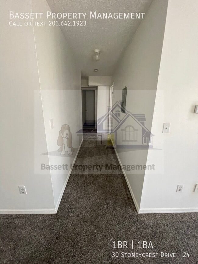 Building Photo - 30 Stoneycrest Dr