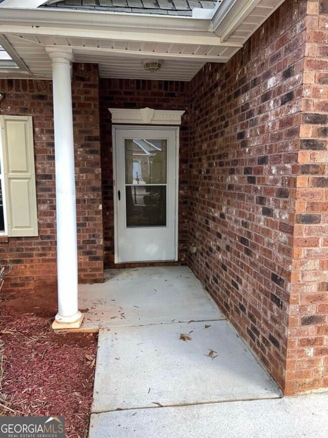 Building Photo - 221 Polo Ln