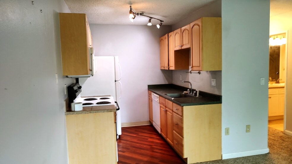 Building Photo - 3150 Iris Ave