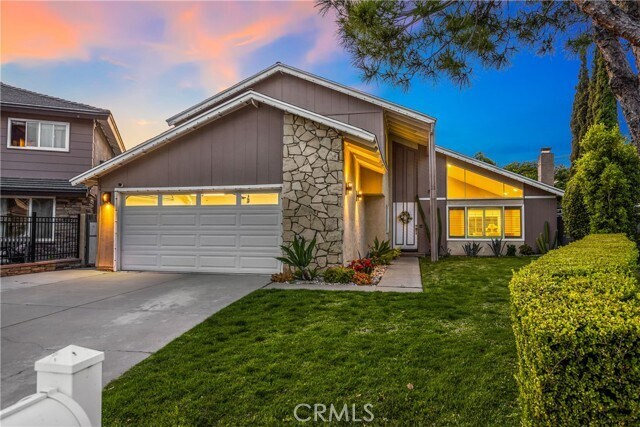 Primary Photo - 1320 N Van Gogh Cir