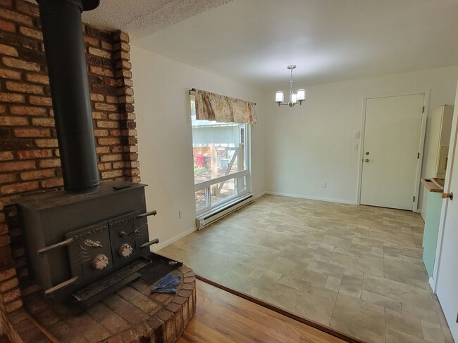 Building Photo - Nice Home Near Weaverville!!