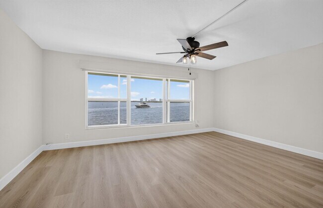 Building Photo - 52 Yacht Club Dr