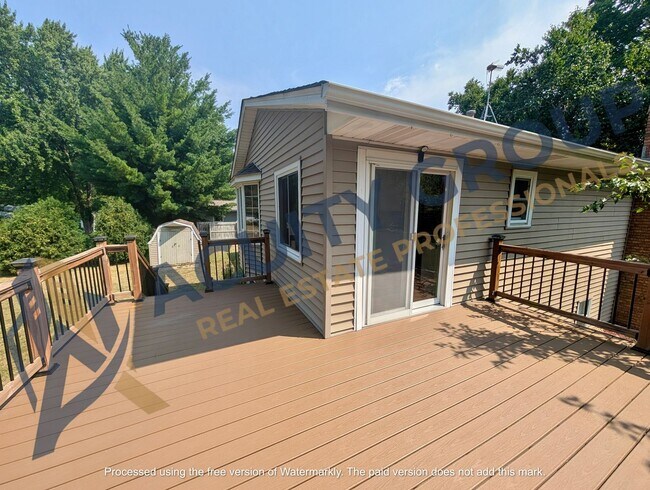 Building Photo - 10207 Pilgrim Ln N
