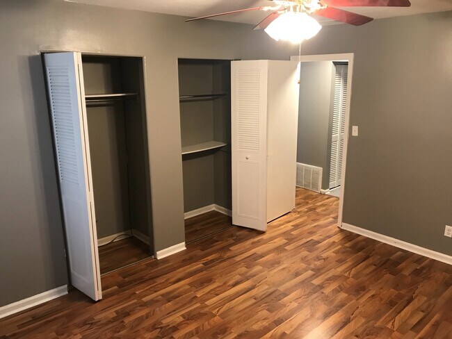 Building Photo - Patio Style Condo Home - Rent Ready