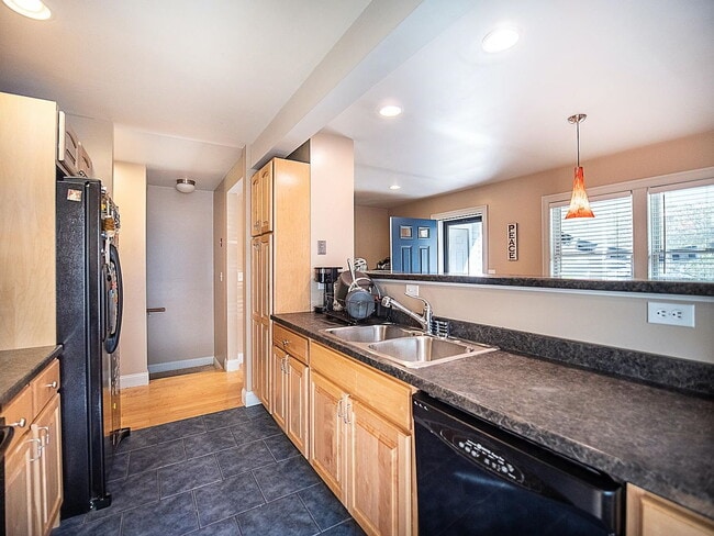 Building Photo - "Spacious 3-Bedroom Haven with 3 Full Baths in Charming Hinesburg!"