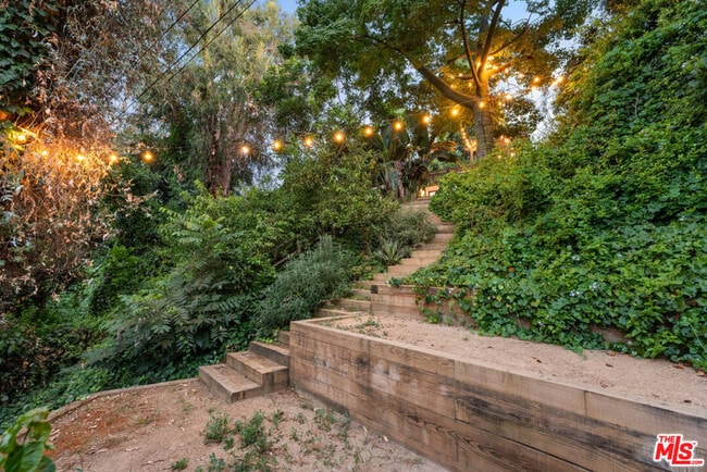 Building Photo - 1530 Elevado St