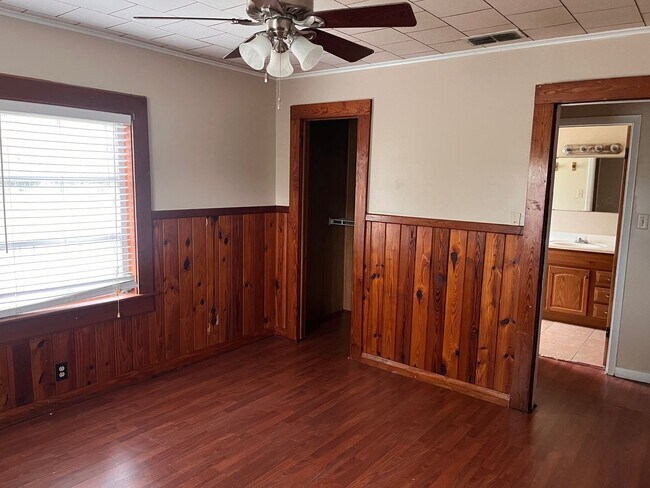 Building Photo - 1101 N Burton St