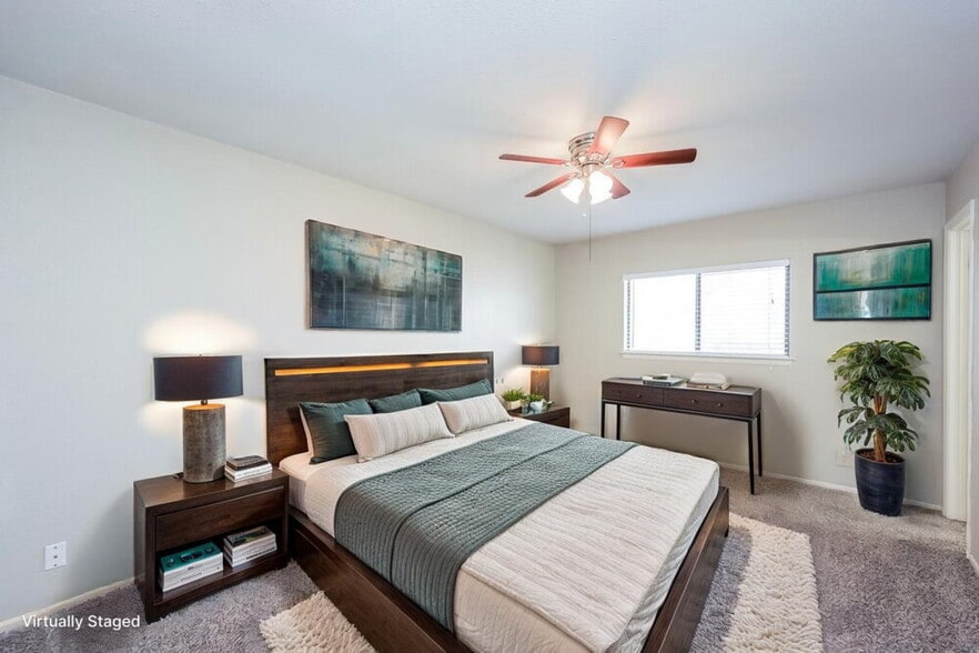 Building Photo - 7531 Lago Frio