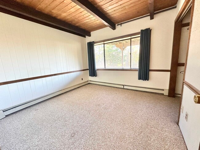 Building Photo - 253 Linderhof Strasse