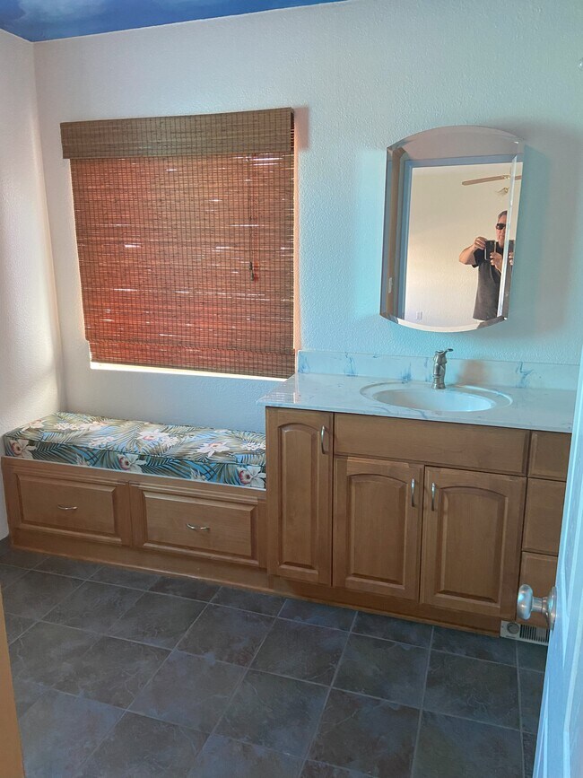 Building Photo - 1186 Via Santa Paulo