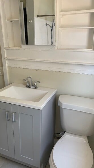 Building Photo - 2053 Linden Ave, Apt 1