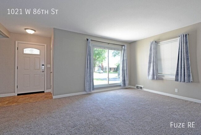 Building Photo - 1021 W 86th St