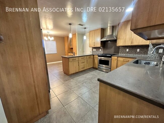 Building Photo - 975 Hemlock Ave