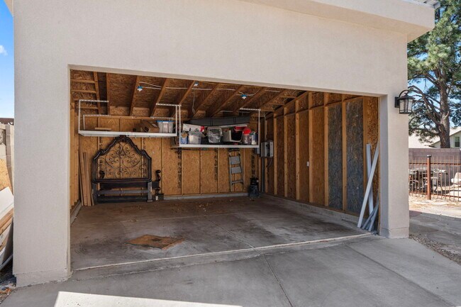 Building Photo - 7508 Osuna Rd NE