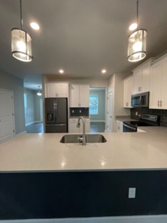 Building Photo - STOREY PARK - 3BR/2.5BA TWO STORY HOME
