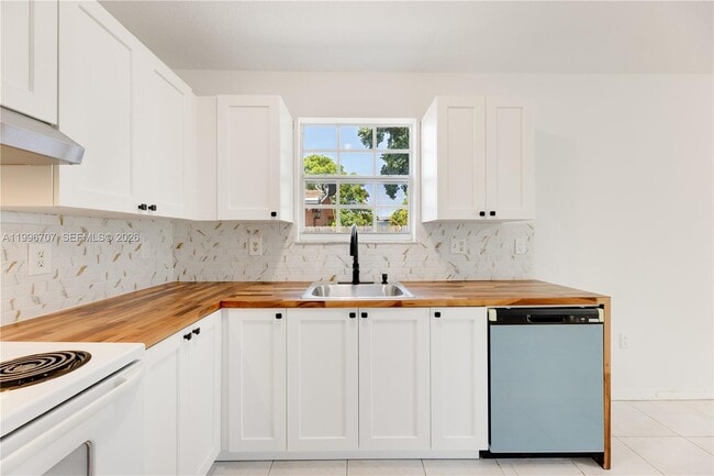 Building Photo - 3027 SW 24th St