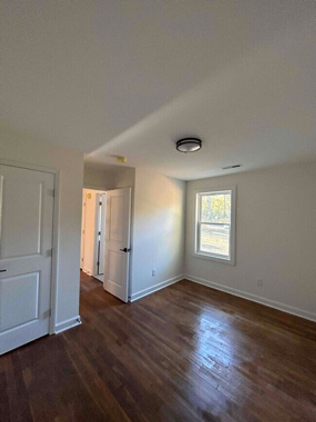 Building Photo - 219 Oakhurst St