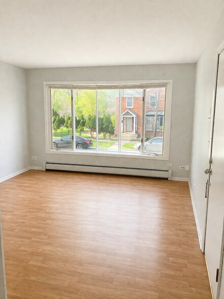 Building Photo - 801 S La Grange Rd