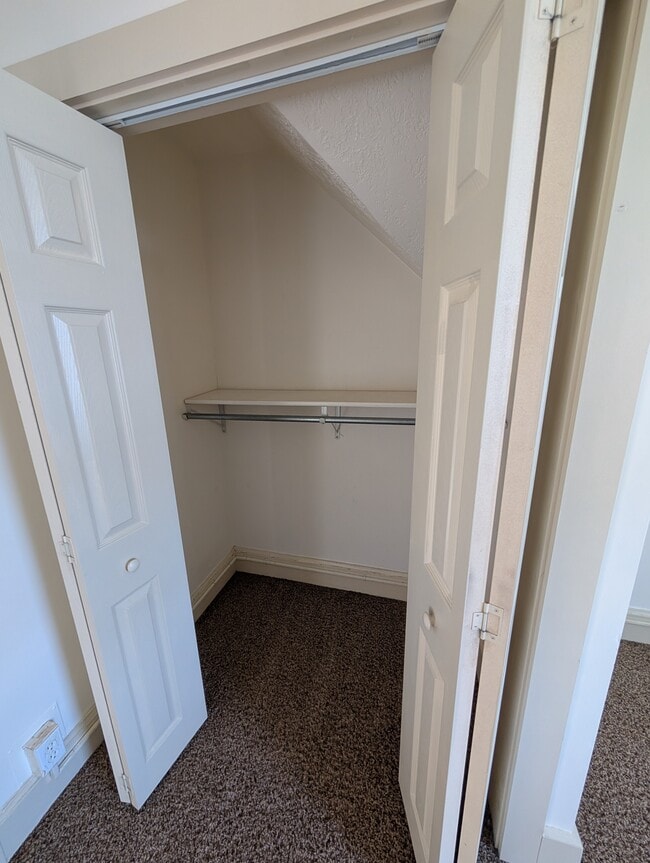 Building Photo - 207 E 100 N