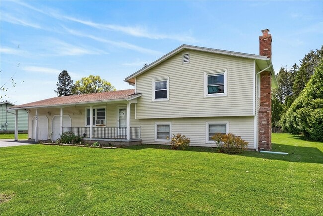 Building Photo - 1399 Creek St