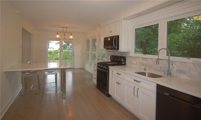 Building Photo - 891 Port Dr
