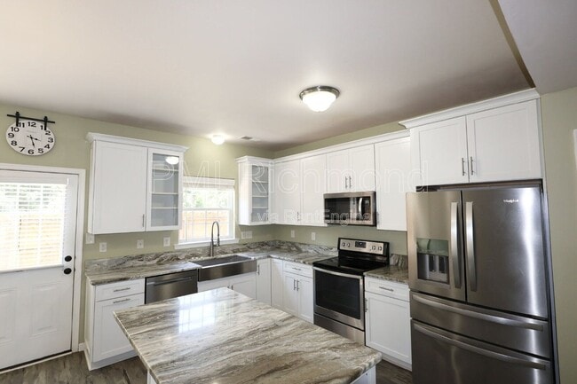 Building Photo - 801 Sweet Tessa Dr
