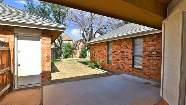 Building Photo - 5273 Sherbrooke Ln